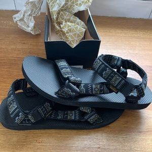 Mens new Tevas original size 11